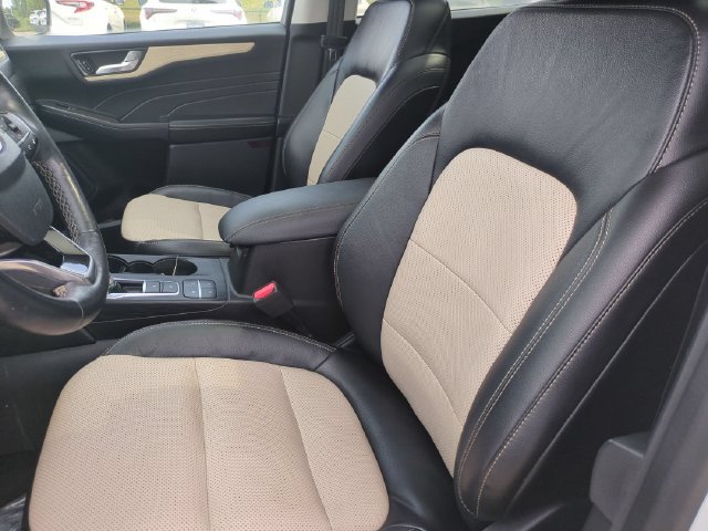 Used 2021 Ford Escape Titanium w/ Titanium Elite Package AWD/4WD image 23