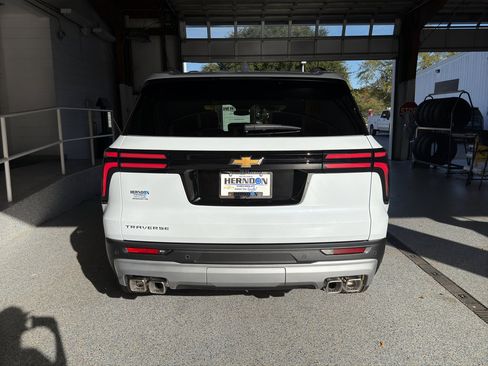 New 2026 Chevrolet Traverse LT image 6