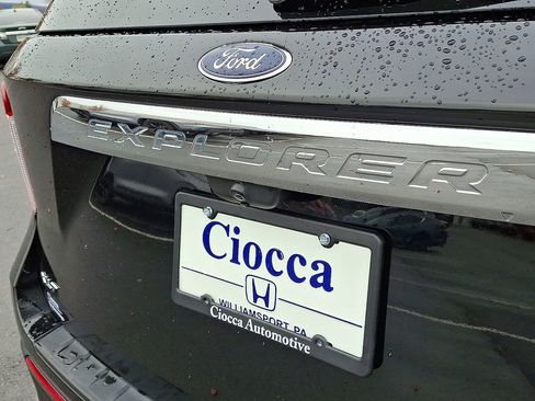 Used 2022 Ford Explorer XLT w/ Equipment Group 202A image 31