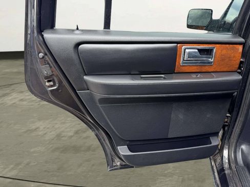 Used 2015 Lincoln Navigator 4WD image 25