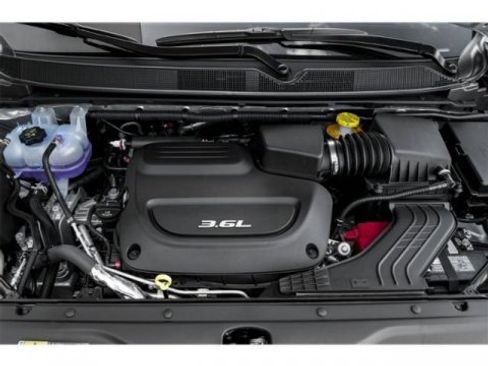 Used 2020 Chrysler Pacifica Touring-L image 16