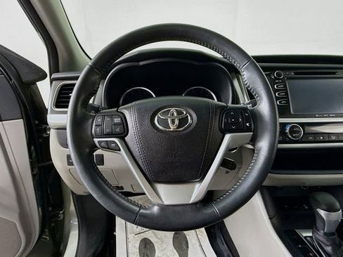 Used 2016 Toyota Highlander XLE image 11