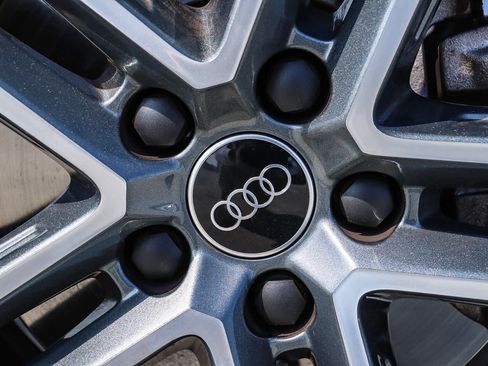 Used 2025 Audi Q5 Premium w/ Convenience Package AWD/4WD image 15