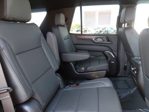 Used 2025 GMC Yukon Denali AWD/4WD image 30
