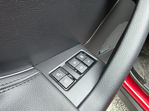 Used 2017 Jaguar F-PACE Premium image 14