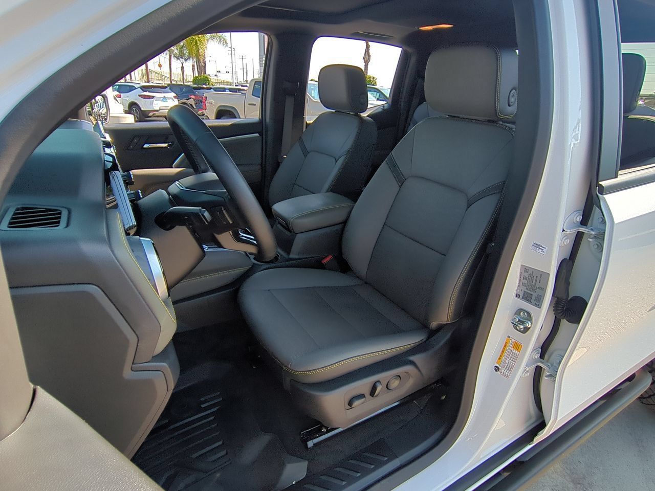 Used 2025 Chevrolet Colorado ZR2 w/ Technology Package AWD/4WD image 20