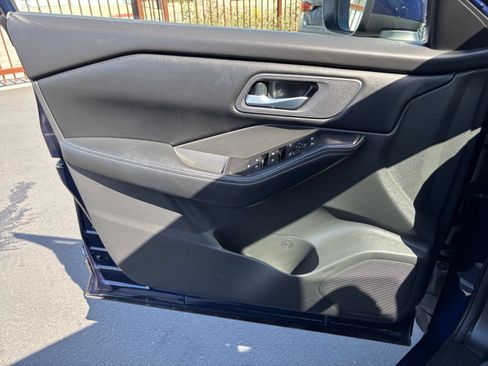 Used 2025 Nissan Rogue SV FWD image 18
