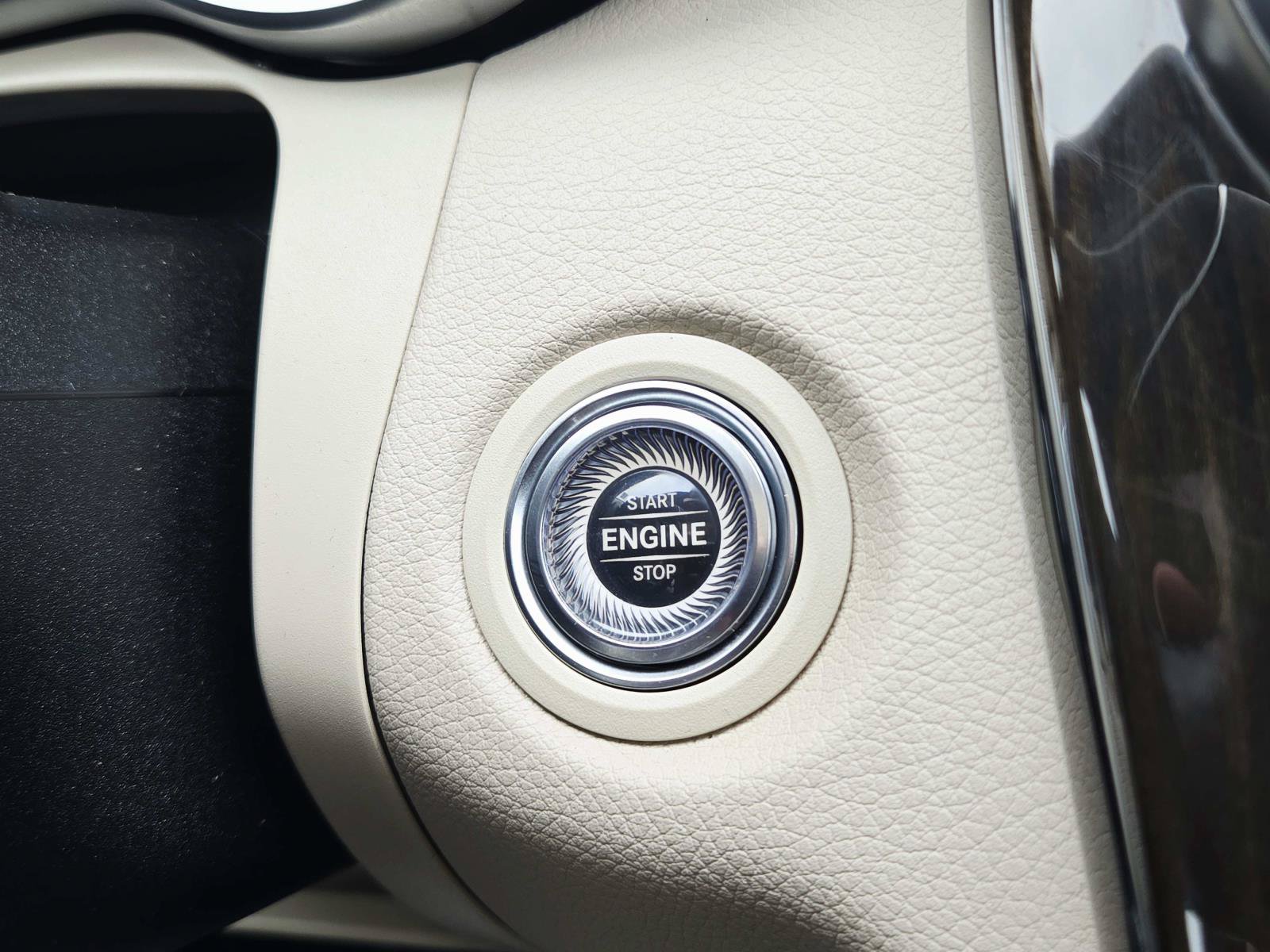 Used 2019 Mercedes-Benz C 300 4MATIC Sedan image 30
