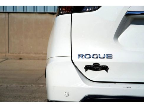 Used 2020 Nissan Rogue SV image 20