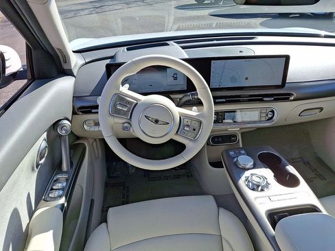 Used 2025 Genesis GV60 RWD image 21