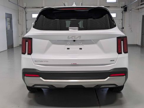 Used 2025 Kia Sorento S AWD/4WD image 9