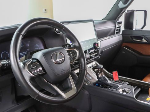 Used 2025 Lexus GX 550 w/ Accessory Package (Z1) image 26