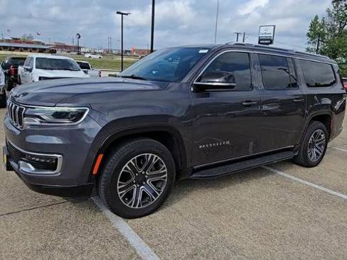 Used 2024 Jeep Wagoneer L 2WD w/ Premium Group I image 4