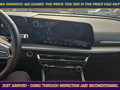 Used 2025 Chevrolet Traverse LT FWD image 20
