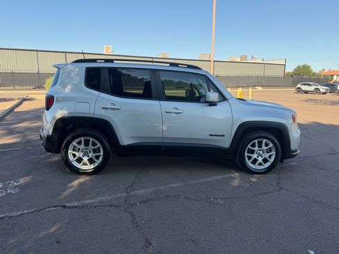 Used 2021 Jeep Renegade Latitude w/ Sun & Sound Group image 10