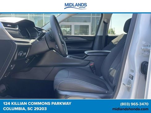 Used 2024 Jeep Grand Cherokee Laredo RWD image 13