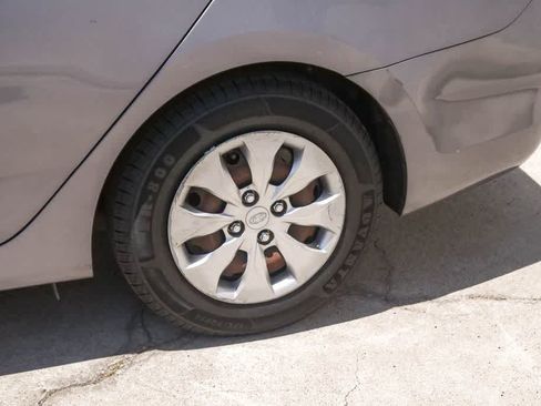Used 2015 Hyundai Accent GLS FWD image 6