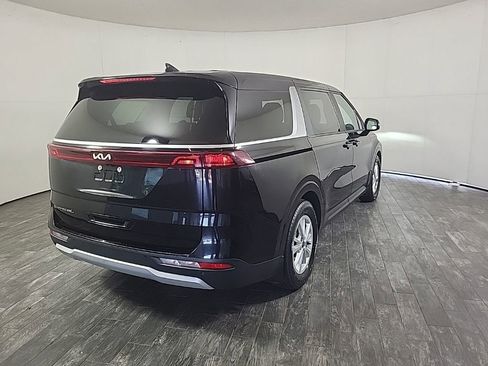 Used 2022 Kia Carnival LX image 7