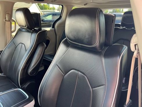 Used 2024 Chrysler Pacifica Limited w/ Uconnect Theater Family Group AWD/4WD image 16