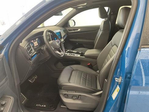 Used 2025 Volkswagen Atlas Cross Sport SEL R-Line image 7