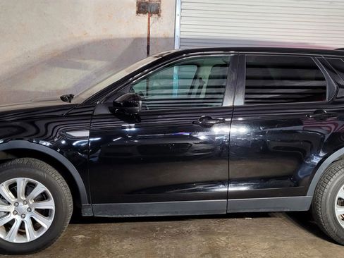 Used 2017 Land Rover Discovery Sport SE image 8