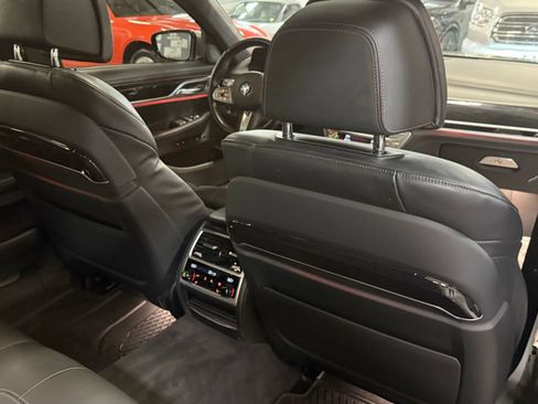 Used 2021 BMW 750i xDrive w/ Executive Package image 26