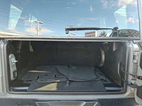 Used 2022 Jeep Wrangler Unlimited Rubicon w/ Xtreme Recon 35" Tire Package image 27