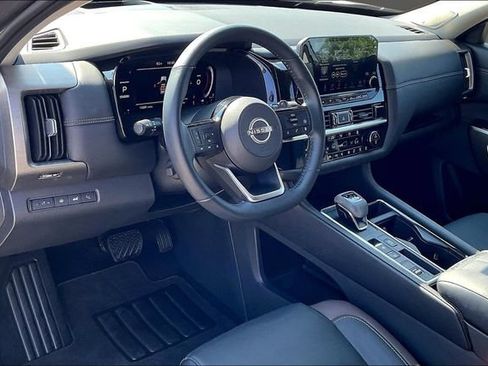 Certified 2025 Nissan Pathfinder Platinum w/ Cargo Package FWD image 12
