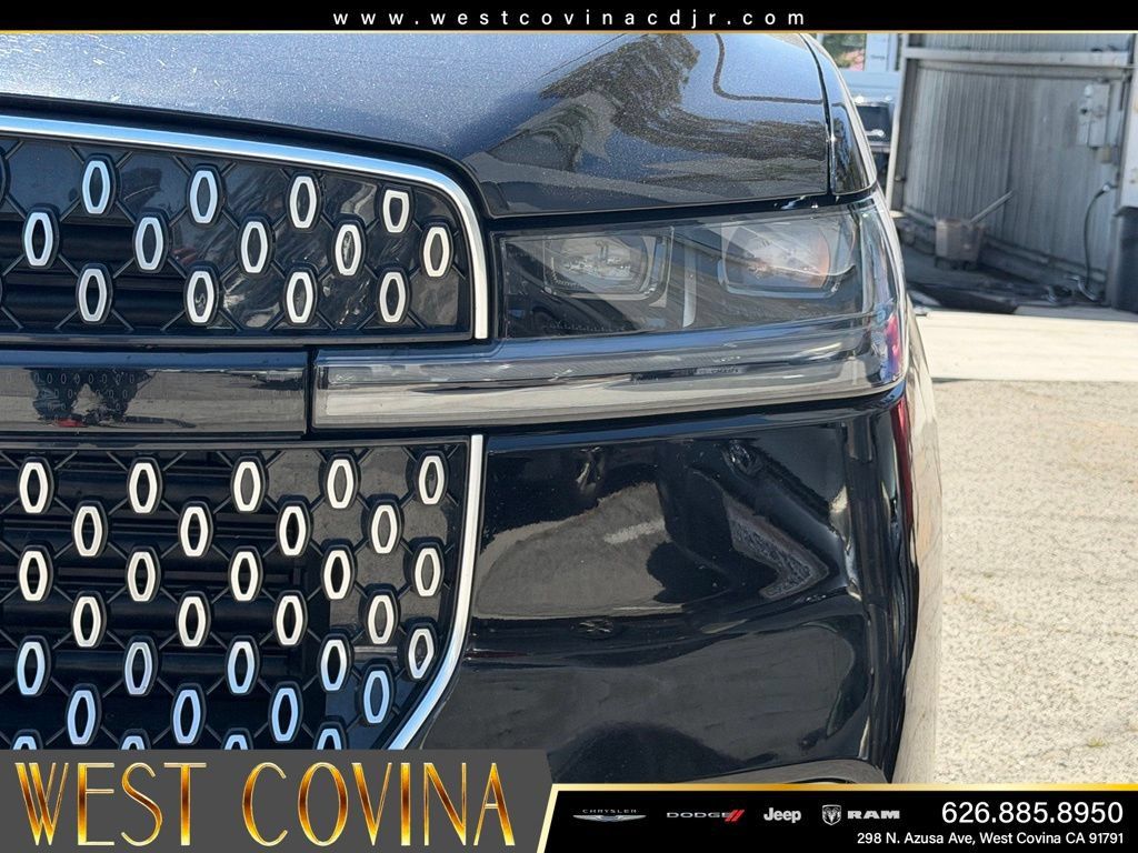 Used 2025 Lincoln Navigator Reserve AWD/4WD image 13