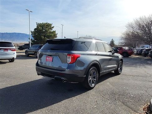 Used 2022 Ford Explorer XLT w/ Equipment Group 202A image 3