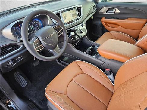 New 2026 Chrysler Pacifica Pinnacle FWD image 3