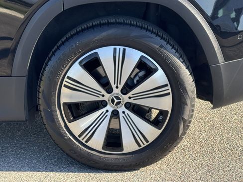 Used 2023 Mercedes-Benz EQB 300 4MATIC image 16