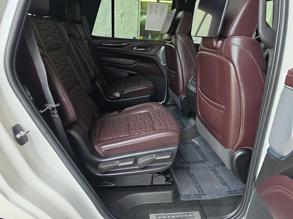 Certified 2024 Cadillac Escalade Sport Platinum w/ Heavy-Duty Trailer Package AWD/4WD image 34