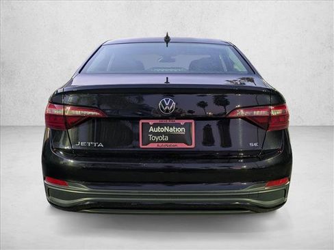 Used 2024 Volkswagen Jetta SE image 6