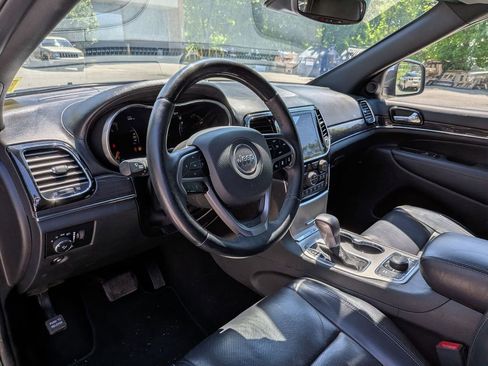 Used 2019 Jeep Grand Cherokee Overland AWD/4WD image 14