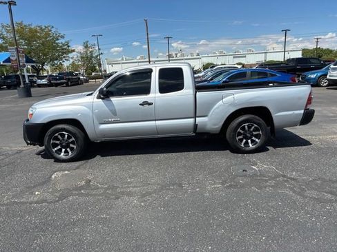 Used 2010 Toyota Tacoma 2WD Access Cab image 3