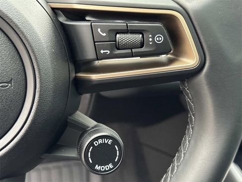 Used 2024 Porsche Cayenne image 28