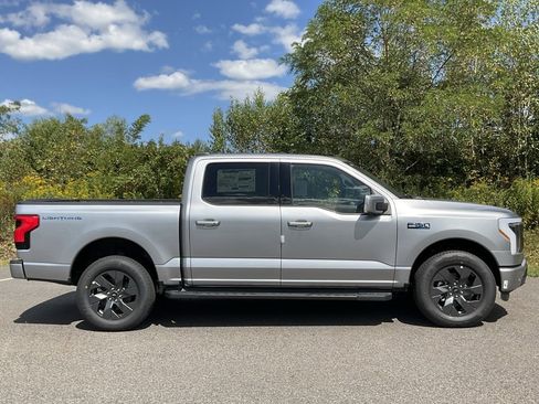 New 2025 Ford F150 Lightning Lariat image 32