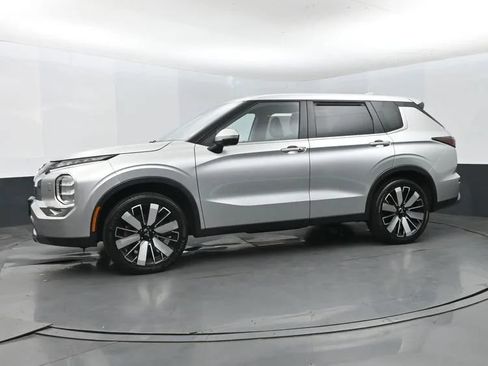 Used 2025 Mitsubishi Outlander SE AWD/4WD image 5