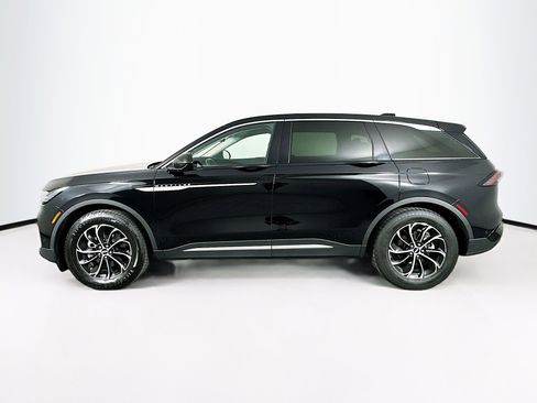 Used 2024 Lincoln Nautilus Premier image 4