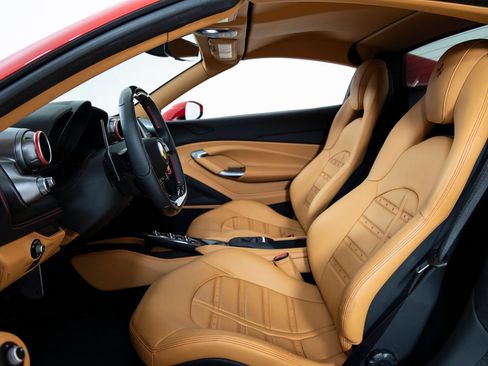 Certified 2022 Ferrari F8 Tributo RWD image 5