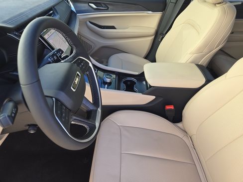 New 2025 Jeep Grand Cherokee L Limited w/ Luxury Tech Group II image 11