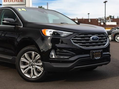 Used 2024 Ford Edge Titanium image 3