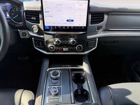 Used 2024 Ford Expedition Max XLT image 11