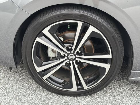 Used 2023 Nissan Sentra SR w/ SR Premium Package FWD image 29