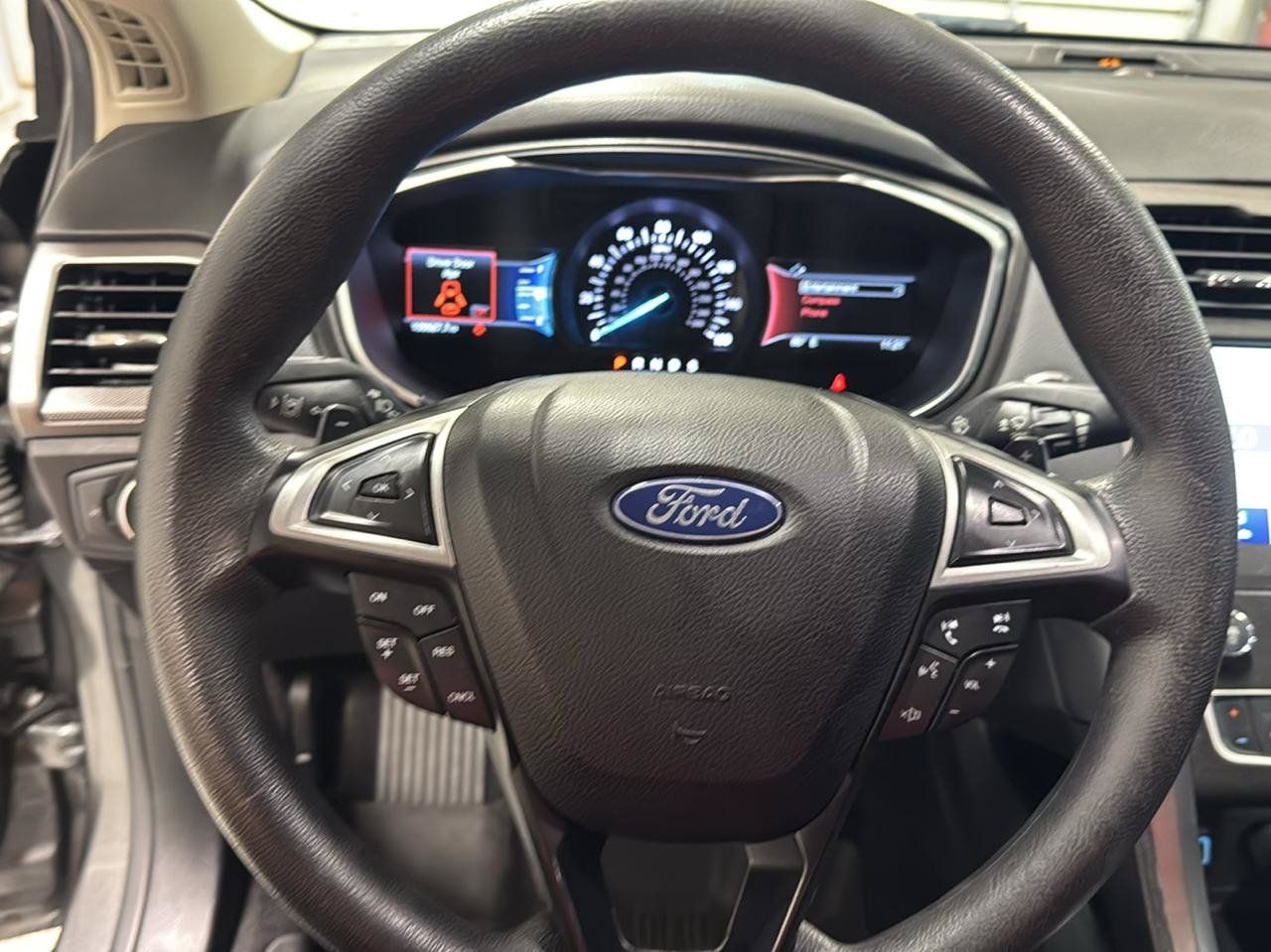 Used 2020 Ford Fusion SE AWD/4WD image 22