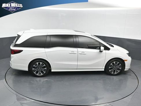 Used 2025 Honda Odyssey Elite image 16