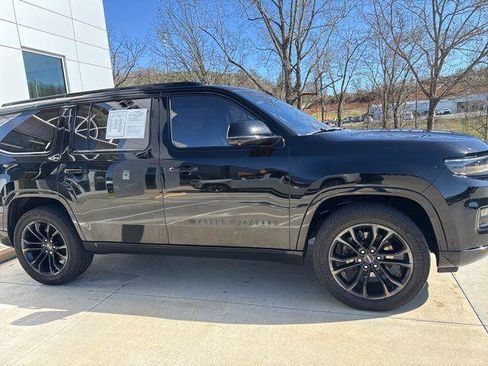 Used 2022 Jeep Grand Wagoneer Series II image 3