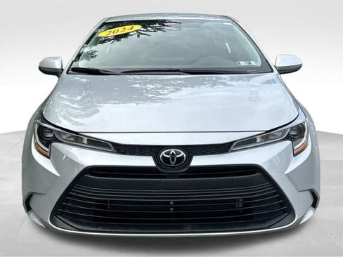 Used 2024 Toyota Corolla LE w/ LE Convenience Package FWD image 12