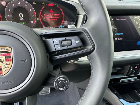 Used 2025 Porsche Cayenne S image 19